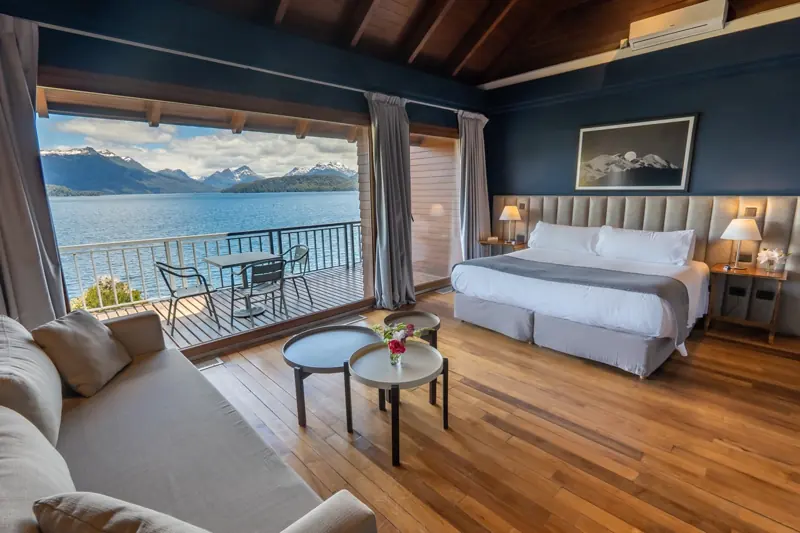 Habitación de El Faro con vista al lago